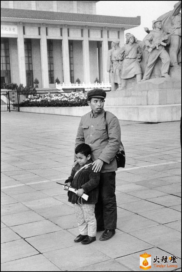 1978꣬-WS Elliott Erwitt z6.jpg