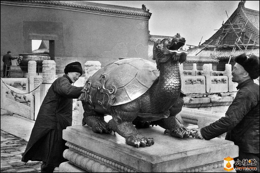 1957꣬ϔzӰR-β Marc Riboud z24.jpg