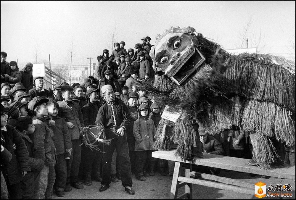 1957꣬ϔzӰR-β Marc Riboud z33.jpg