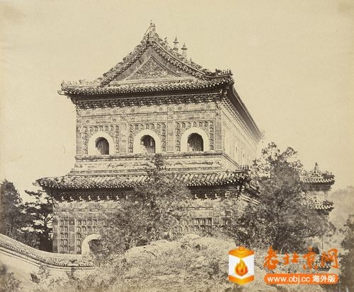 CRI_182640 The Great Imperial Porcelain Palace, Yuen Ming Yuen, Pekin October 1860.jpg