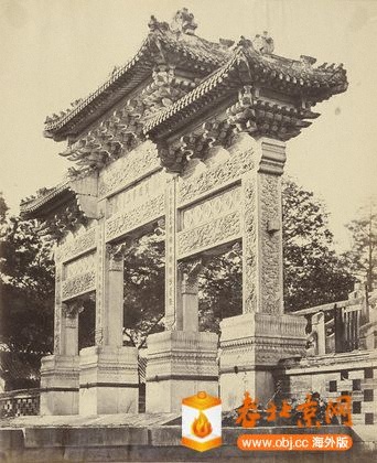 CRI_182645 Arch in the Lama Temple Near Pekin October 1860.jpg