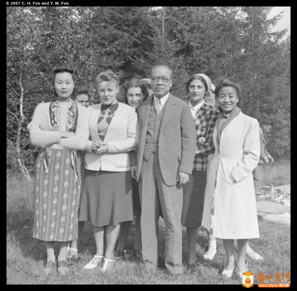 Fu Bingchang and picnic group, near Moscow, U.S.S.R., 1943.png