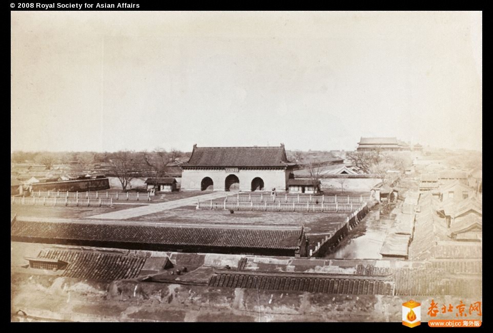 bo01-004_jpg Entrance Gate to the Imperial City, Peking, c.1870.jpg