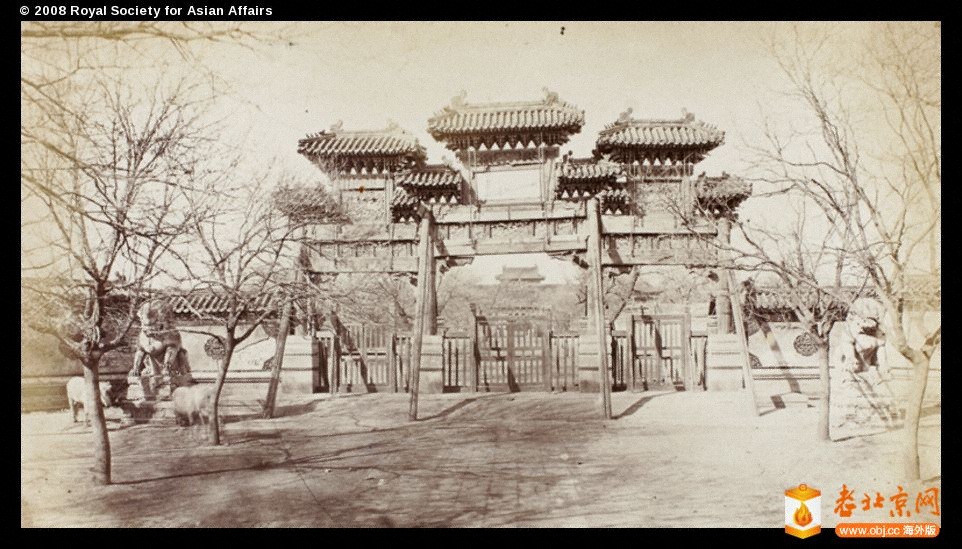 bo01-061_jpg Pailou entrance at Lama Temple, Peking.jpg