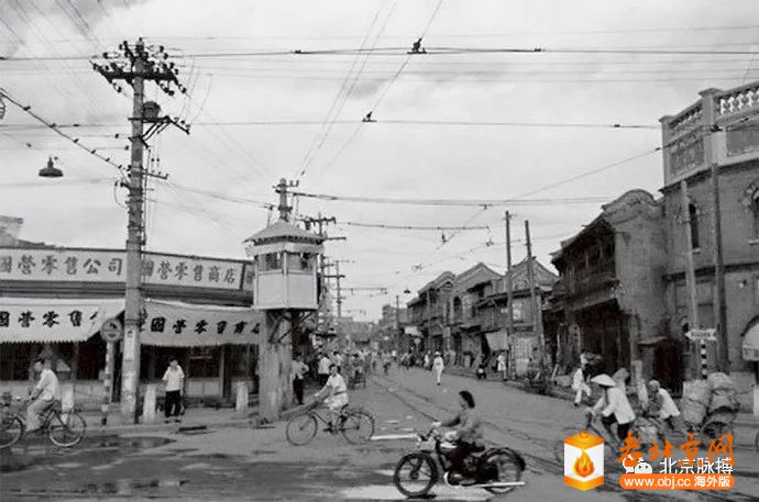 1956年，珠市口东向，珠市口东大街（东珠市口）。.webp.jpg